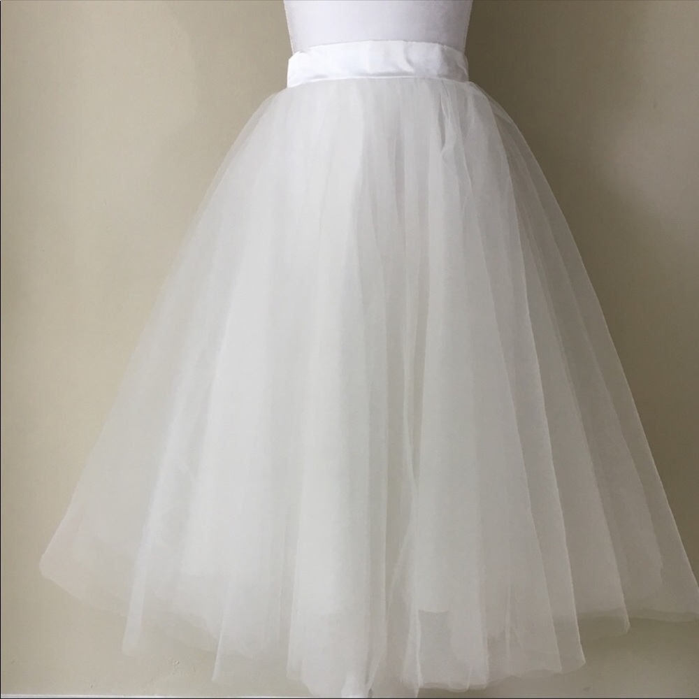 Space 46 white tulle midi 30" skirt